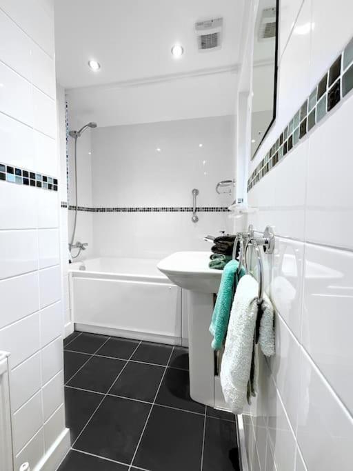White Eden - Explore Cornwall From A Comfy Central Appartment 圣奥斯特尔 外观 照片